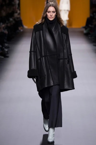Look 17